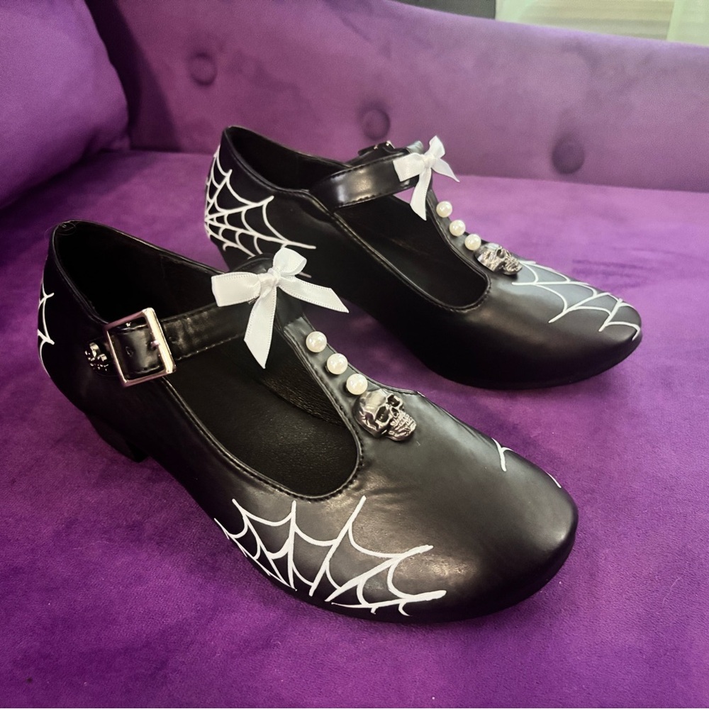 Black Spiderweb Mary Jane Heels with Pearl & Skull Charms, Removable Bows - Picture 4 of 8